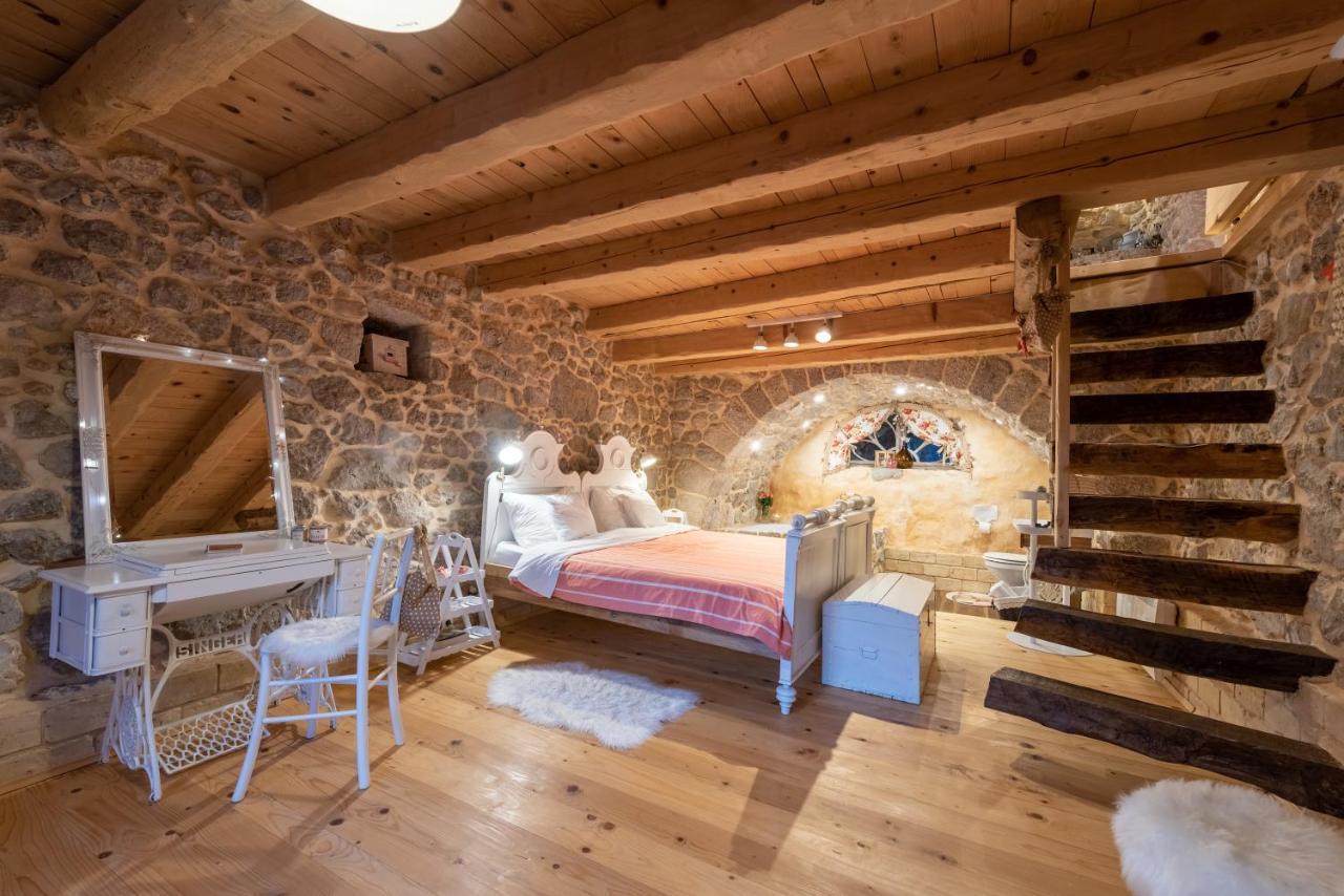 Villa Festina Lente - Cosy & Authentic Villa With Private Heated Pool Dobrinj Exterior photo