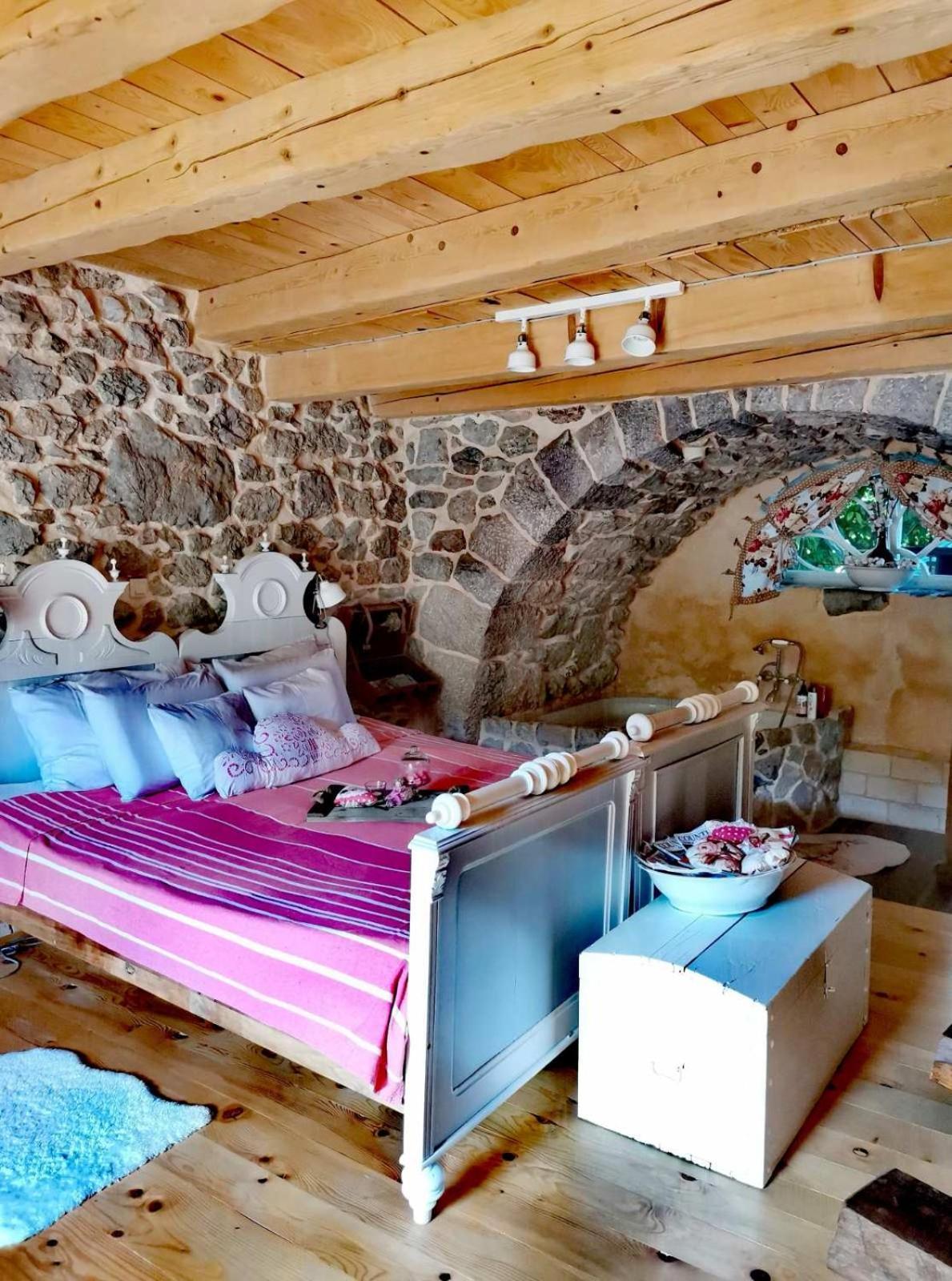Villa Festina Lente - Cosy & Authentic Villa With Private Heated Pool Dobrinj Exterior photo