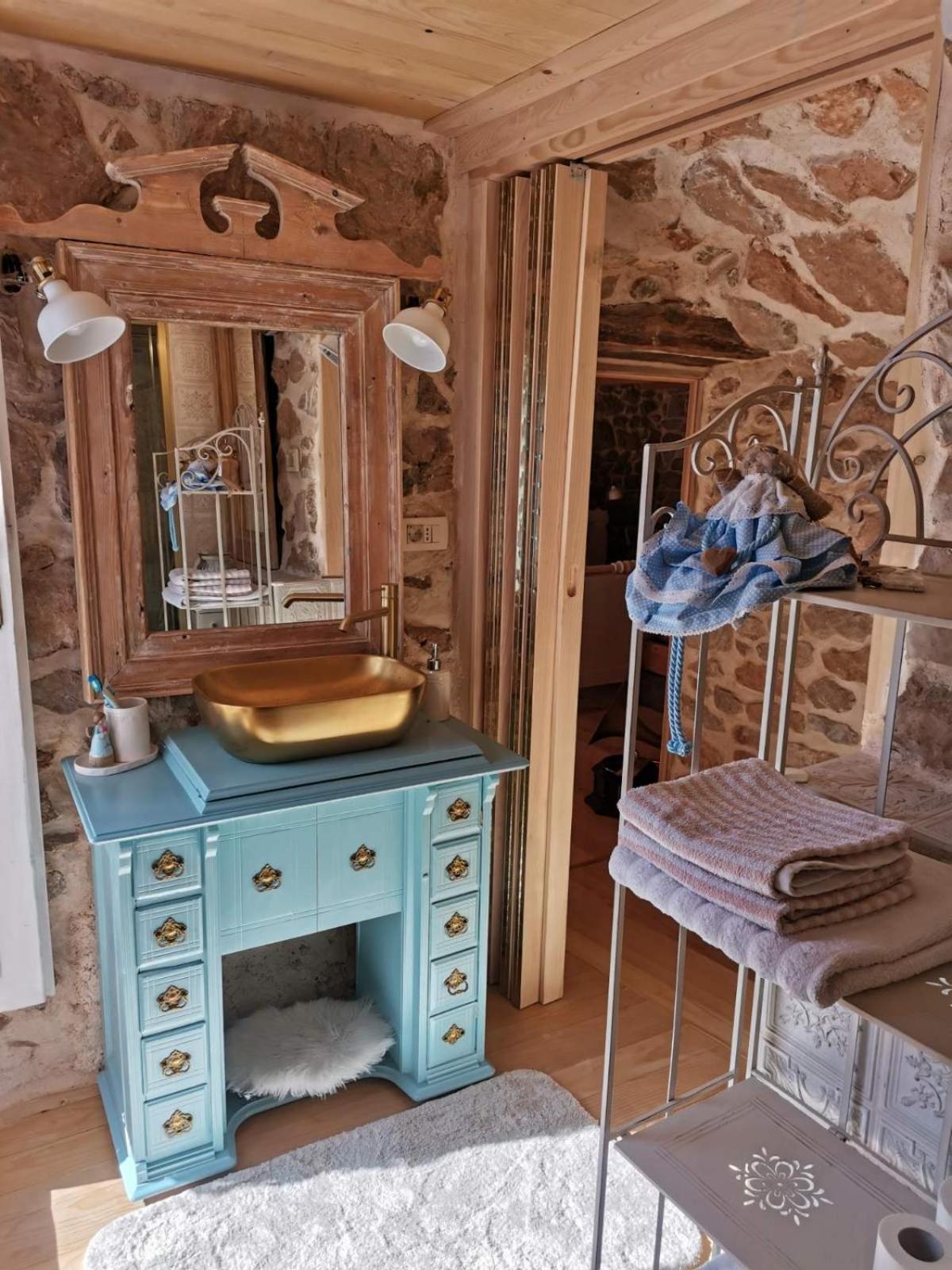 Villa Festina Lente - Cosy & Authentic Villa With Private Heated Pool Dobrinj Exterior photo