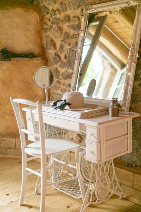Villa Festina Lente - Cosy & Authentic Villa With Private Heated Pool Dobrinj Exterior photo