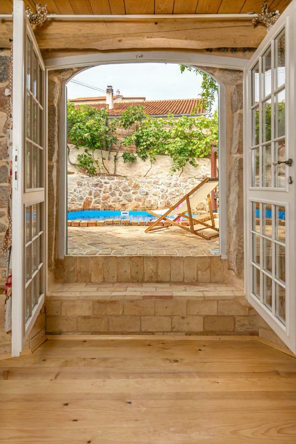 Villa Festina Lente - Cosy & Authentic Villa With Private Heated Pool Dobrinj Exterior photo